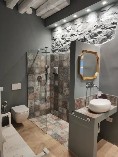 Medium apartment bathroom